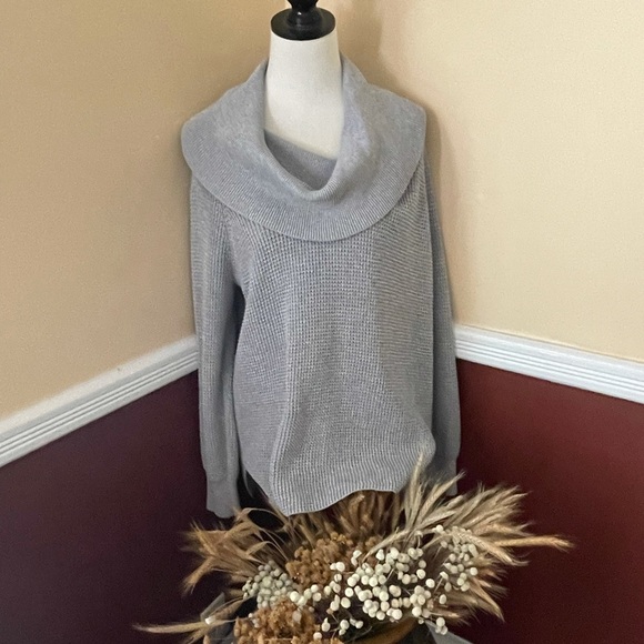 Michael Kors oversized cowl neck sweater size large. - Picture 2 of 4